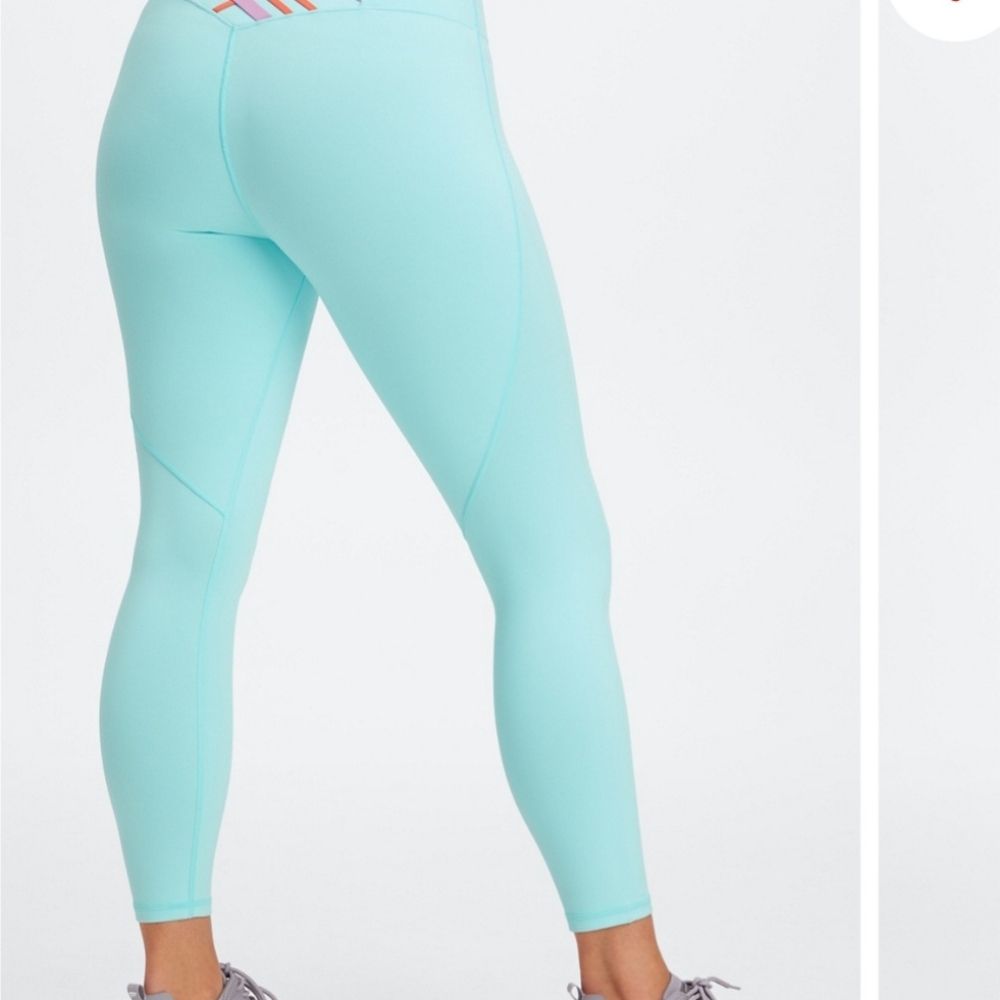 NWOT boost power hold Fabletics leggings 7/8 length. Tried on but never worn.